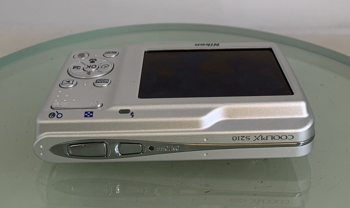 Nikon Coolpix S210 8MP Digital Camera+1GB SD CARD +CHARGER - TESTED - 1478
