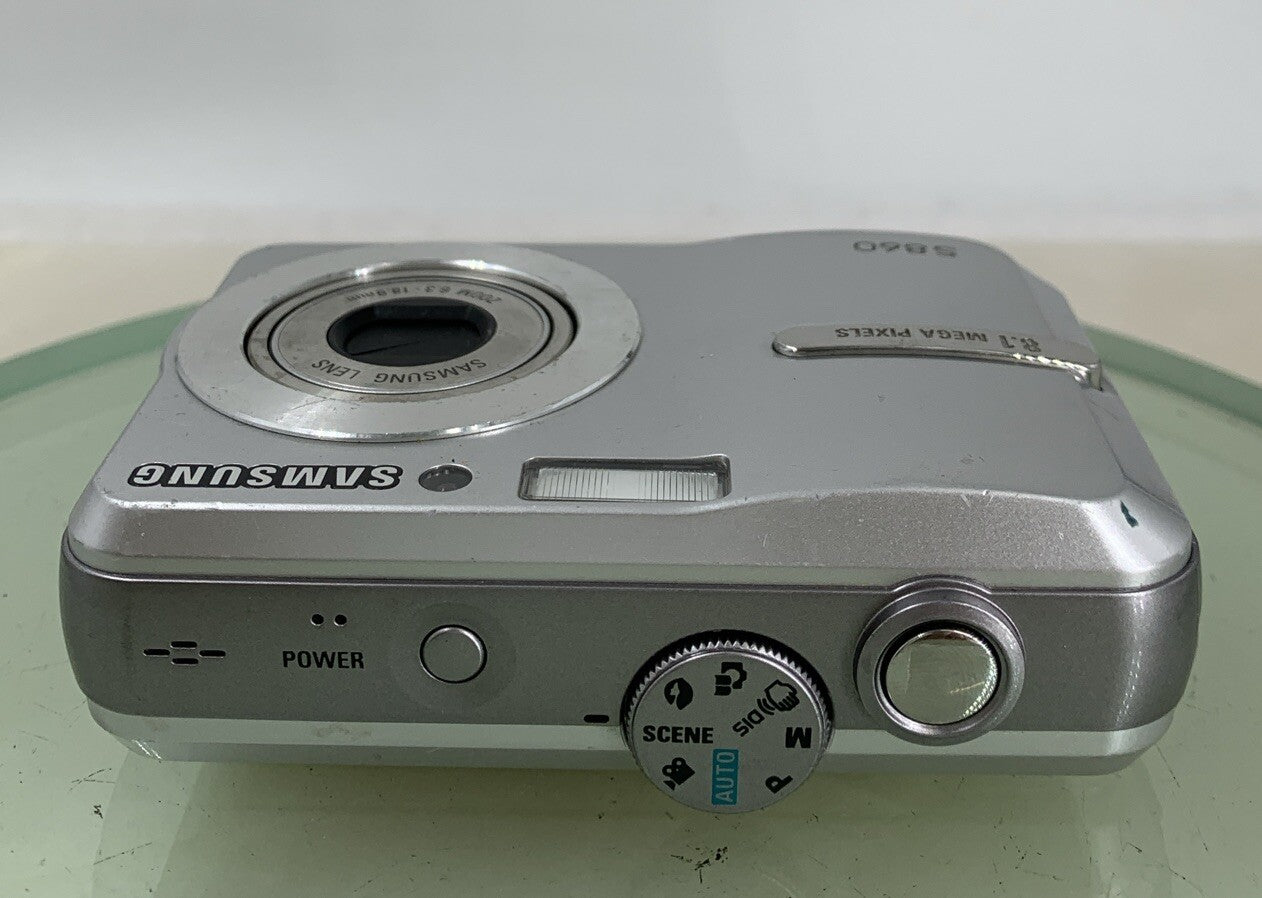 Samsung S860 8.1MP COMPACT DIGITAL CAMERA SILVER WITH COVER TESTED - 2238