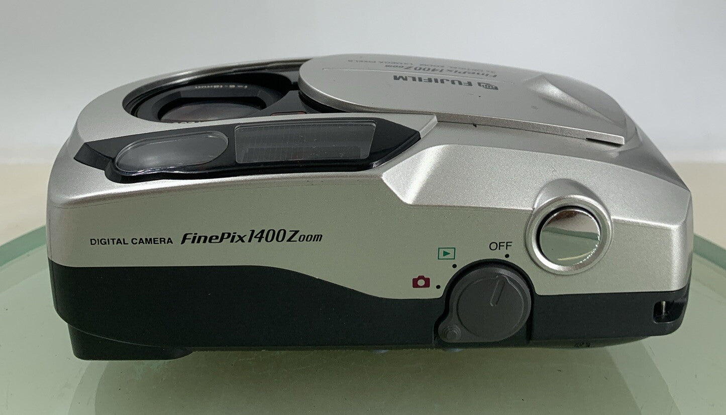 Fujifilm Digital Camera FinePix 1400 Zoom 1.3MP + 64MB CARD SILVER TESTED - 8467