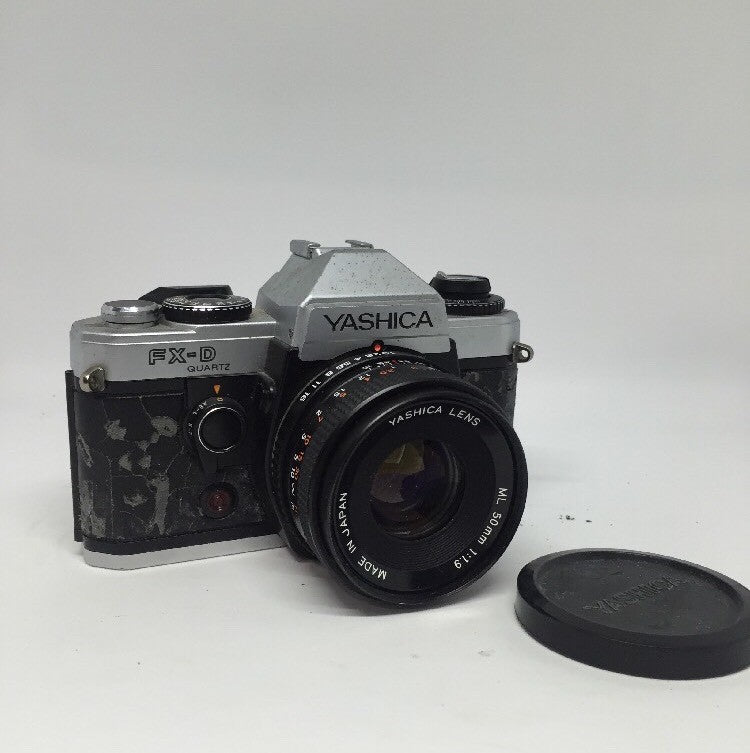 YASHICA FX-D QUARTZ 35mm FILM SLR CAMERA WITH YASHICA 50mm F/1.9 ML Lens 125