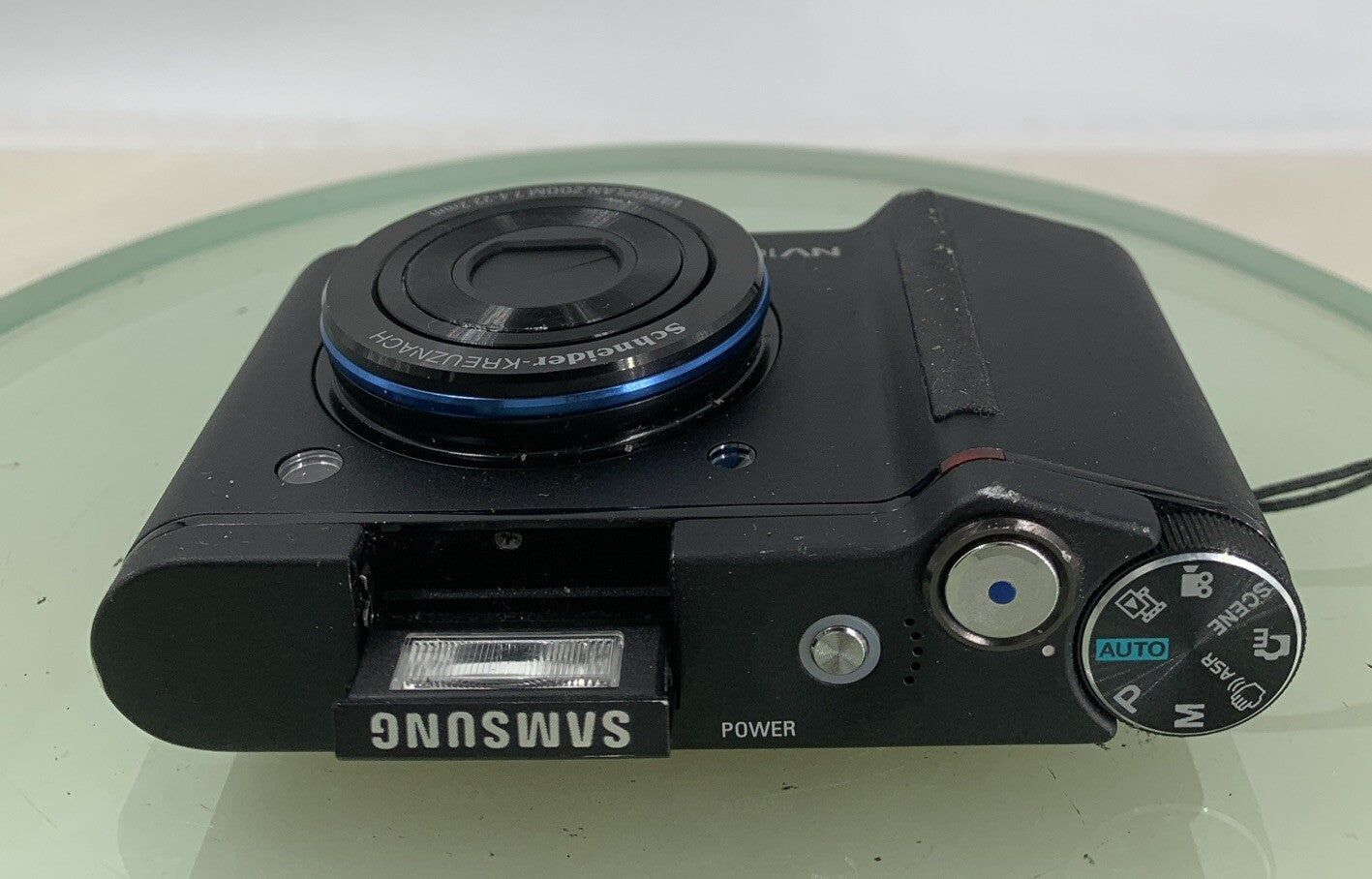 SAMSUNG NV10 DIGITAL CAMERA BLACK + CHARGER + COVER NO CARD TESTED - 4587