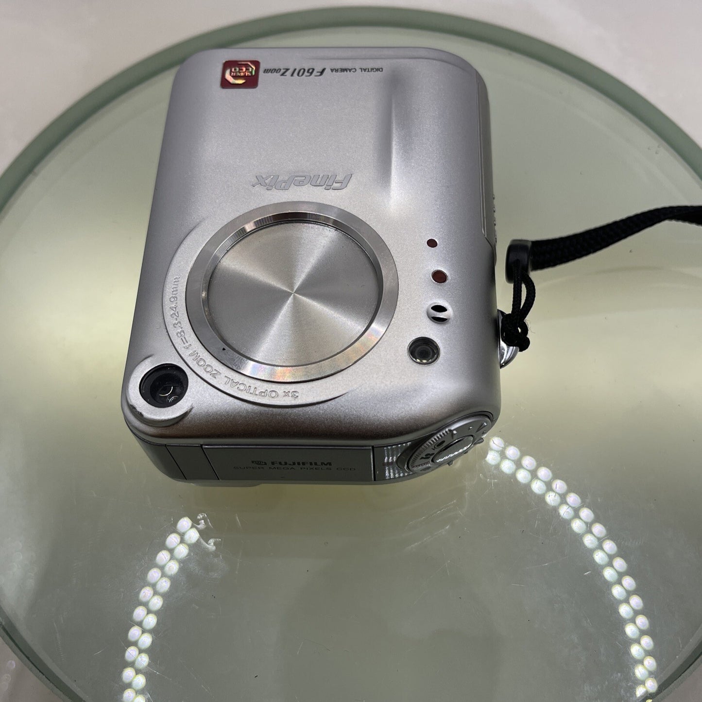 Fujifilm FinePix F601 Zoom 3.1MP Compact Digital Camera (LENS COVER FAULTY) #71910