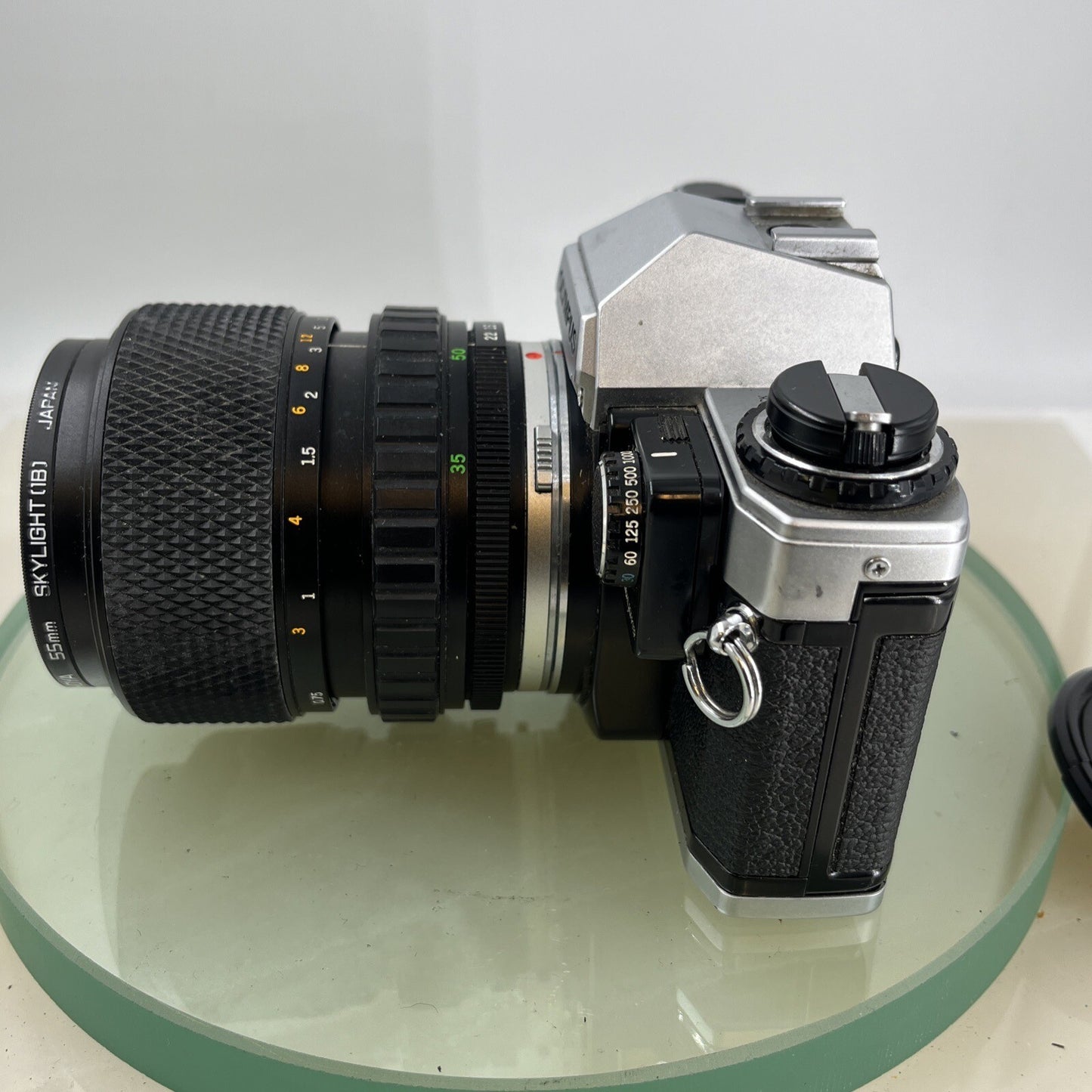 Olympus OM10 35mm SLR Film Camera + Zuiko 35-70mm f4 Lens and Manual Adapter9108