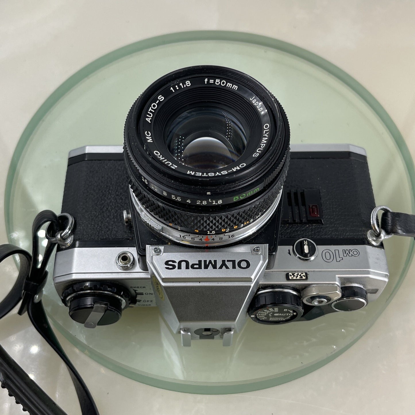 Olympus OM10 35mm Film SLR Manual Camera + Olympus 50/1.8 Zuiko Lens - Silver6097