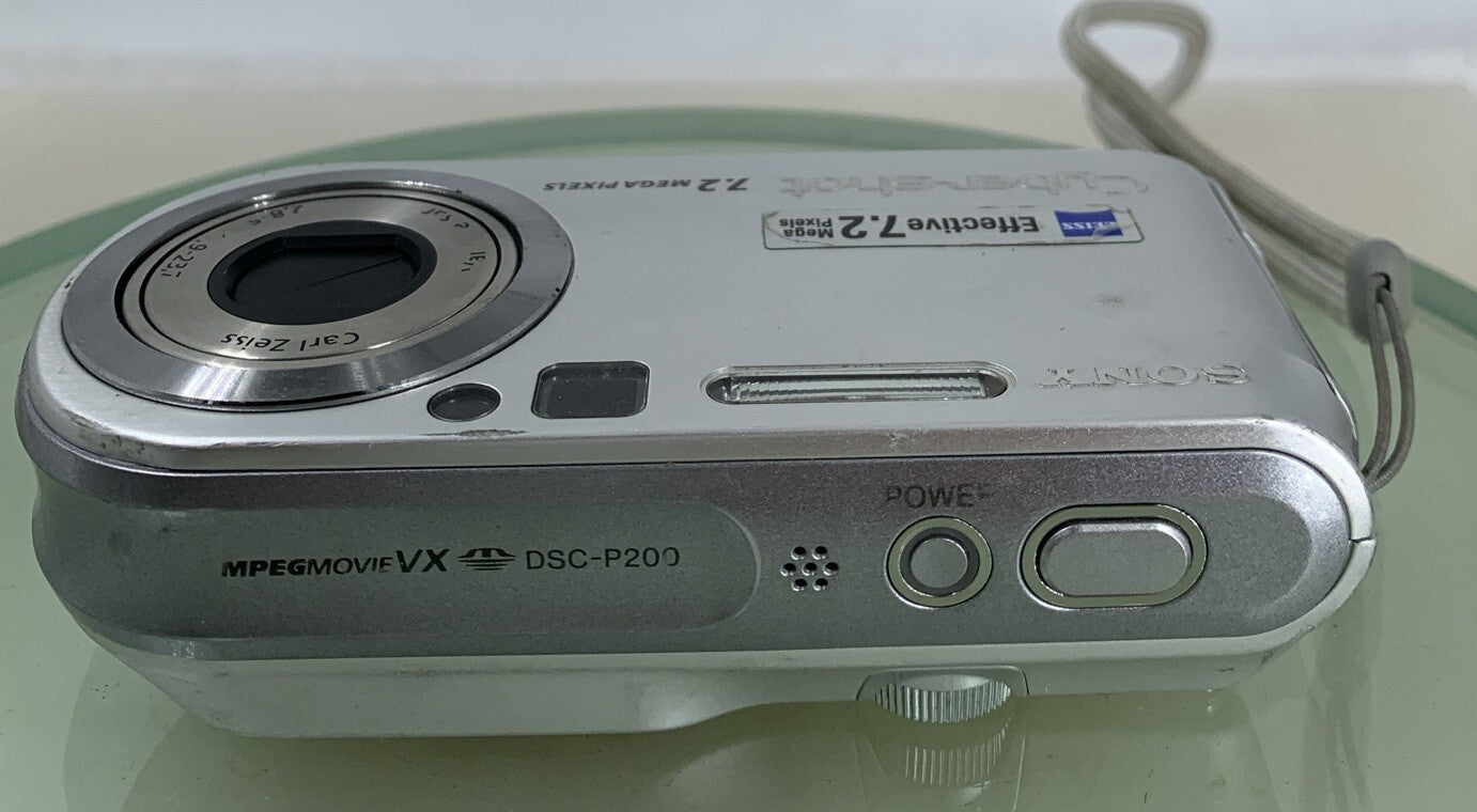 Sony Cyber-Shot DSC-P200 7.2MP DIGITALCAMERA + CHARGER + WIRE + BOX TESTED - 3407