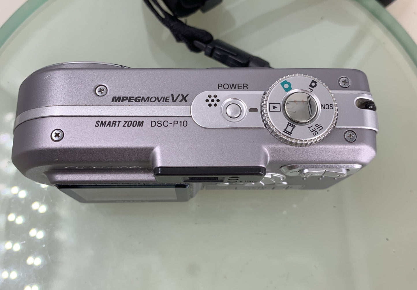 Sony Cybershot DSC-P10 5MP DIGITAL CAMERA SILVER 32MB SD CARD - TESTED - 9095