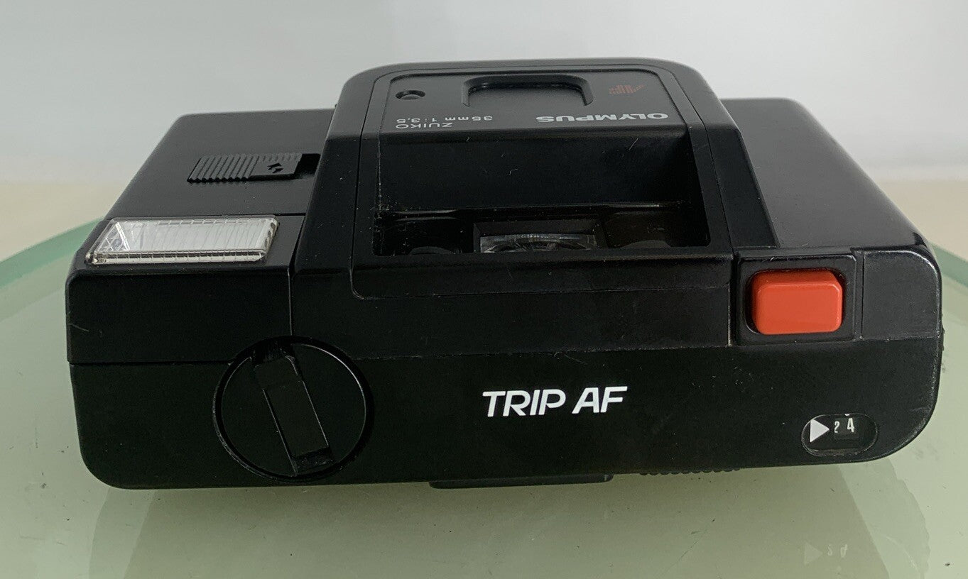 Olympus Trip AF ZUIKO BLACK POINT AND SHOOT FILM CAMERA NO BATTERY TESTED - 8417