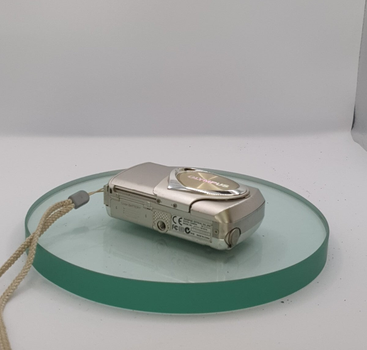 Olympus Mju 400 digital camera in good condition with charger and battery #9955