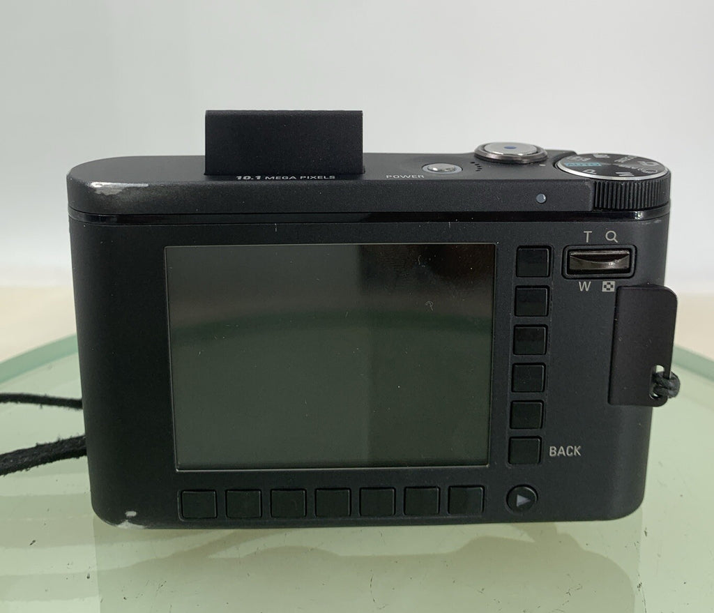 SAMSUNG NV10 DIGITAL CAMERA BLACK + CHARGER + COVER NO CARD TESTED - 4585
