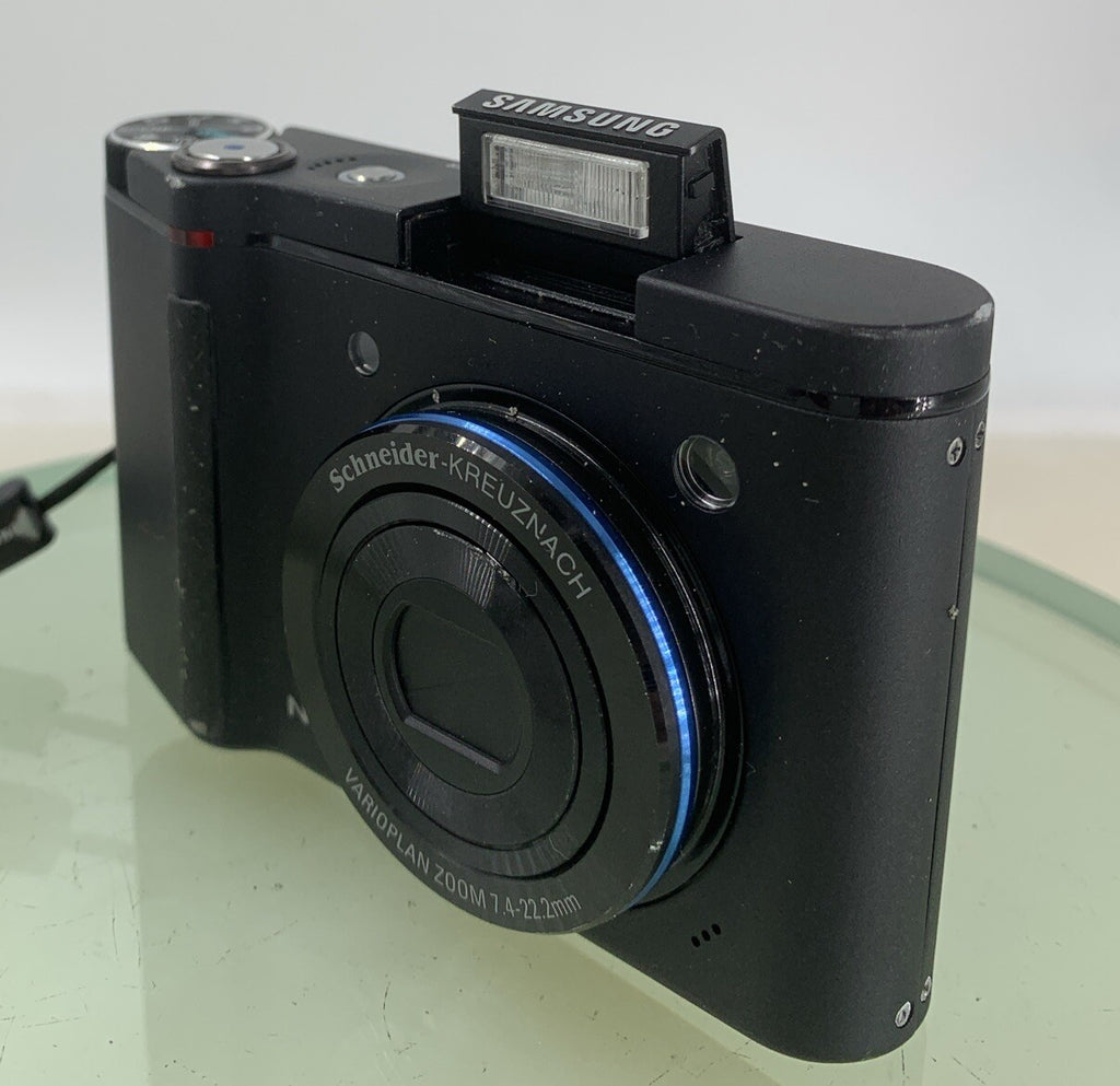 SAMSUNG NV10 DIGITAL CAMERA BLACK + CHARGER + COVER NO CARD TESTED - 4582