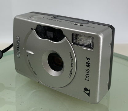 CANON IXUX M1 SILVER DIGITAL CAMERA WITH COVER - TESTED - 9872