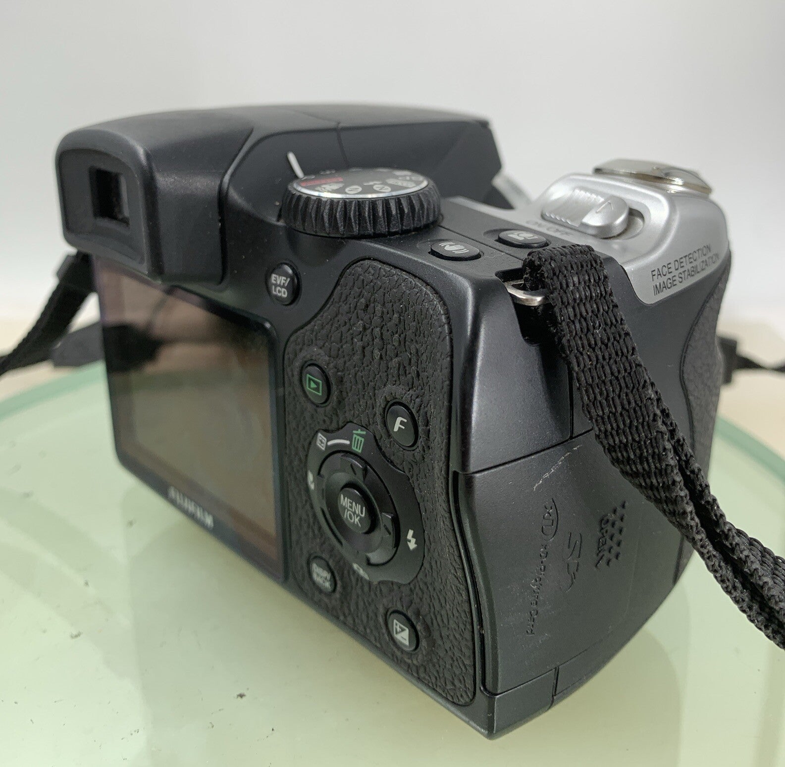 Fujifilm FINEPIX S8100fd 10.0mp 18x Camera Black + 1GB SD CARD TESTED - 1296