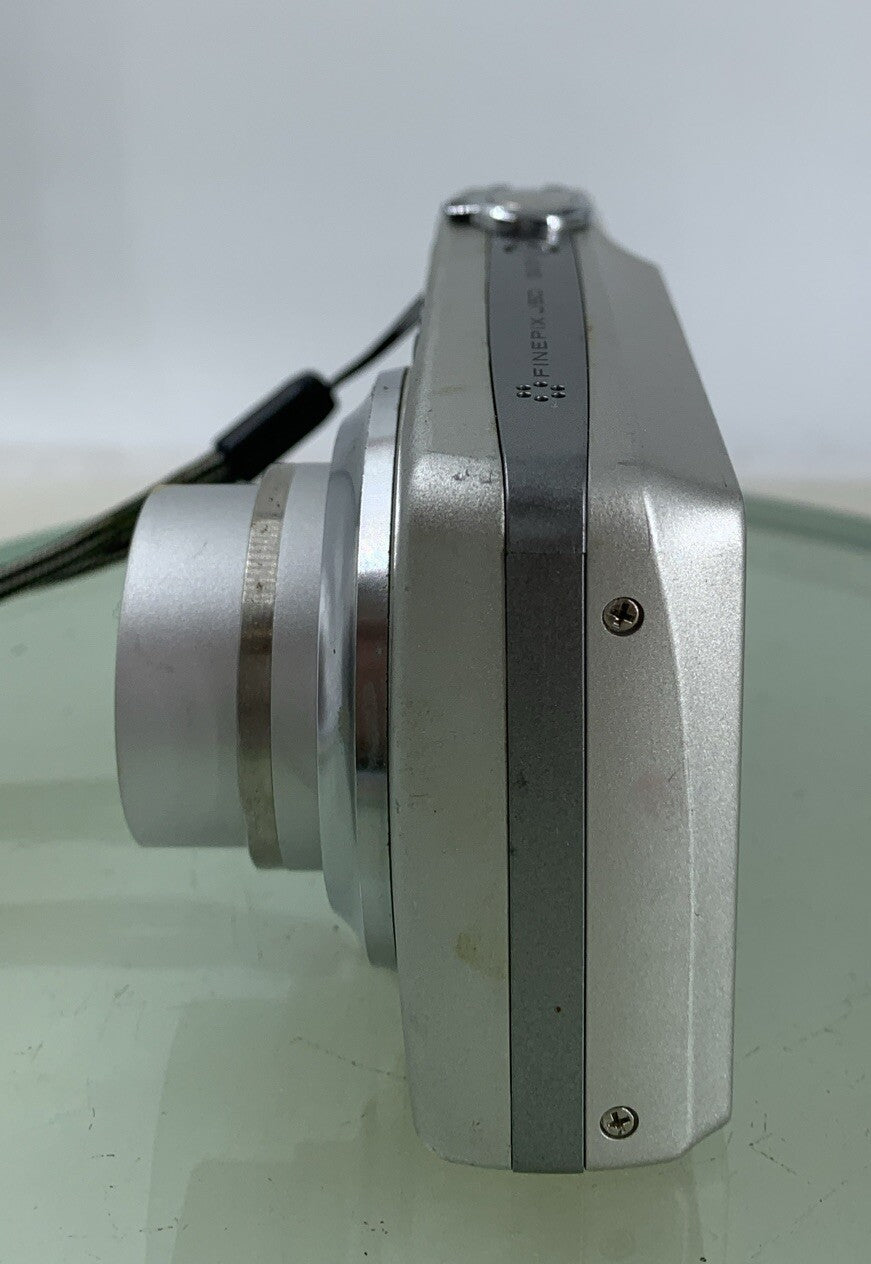 Fujifilm Digital Camera FinePix J50 8.2MP + CHARGER + COVER SILVER TESTED - 3633