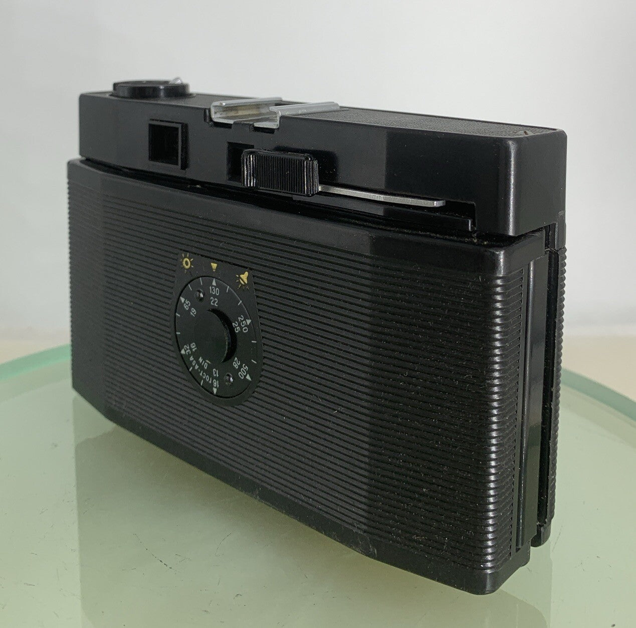 COSMIC SYMBOL VINTAGE FILM CAMERA POINT AND SHOOT BLACK TESTED - 6686