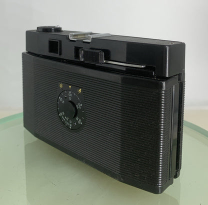 COSMIC SYMBOL VINTAGE FILM CAMERA POINT AND SHOOT BLACK TESTED - 6686