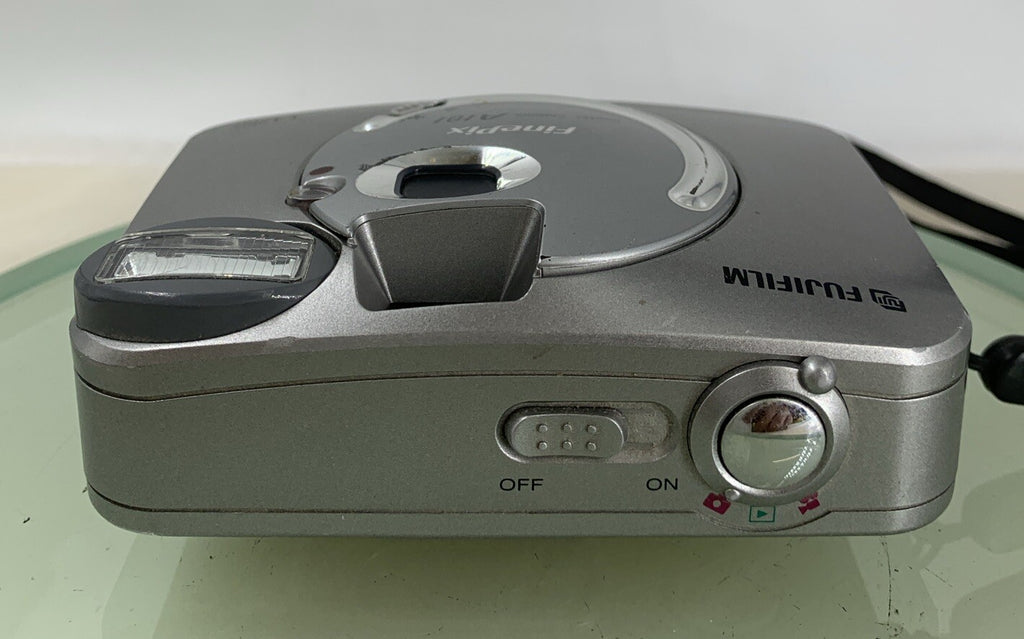 Fujifilm FinePix A101 1.3MP Digital Camera SILVER NO CARD NO CHARGER TESTED - 597