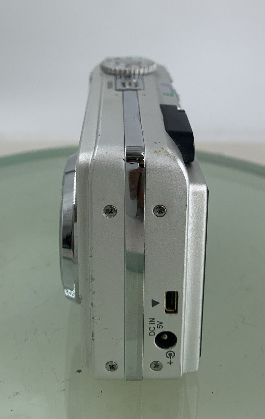 TRAVELER DC-8300 DIGITAL STILL CAMERA SILVER WITH CHARGER +COVER TESTED - 3223