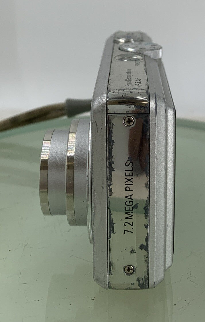 SAMSUNG L730 7.2 MEGA PIXEL DIGITAL CAMERA WITH CHARGER +2GB CARD TESTED - 2593