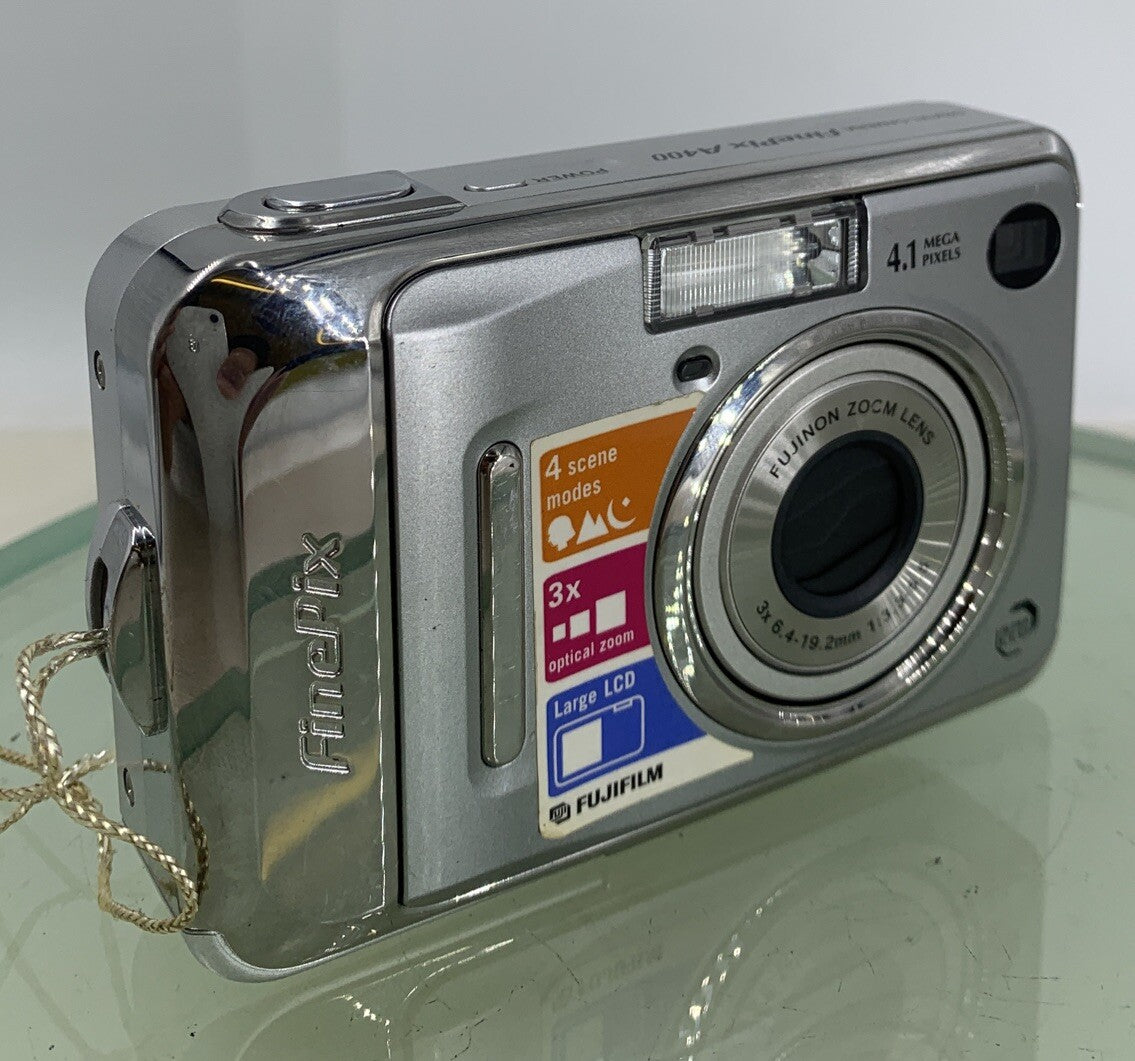 Fujifilm FINEPIX A400 COMPACT DIGITAL CAMERA SILVER 4.1 MP NO CARD- TESTED-3330
