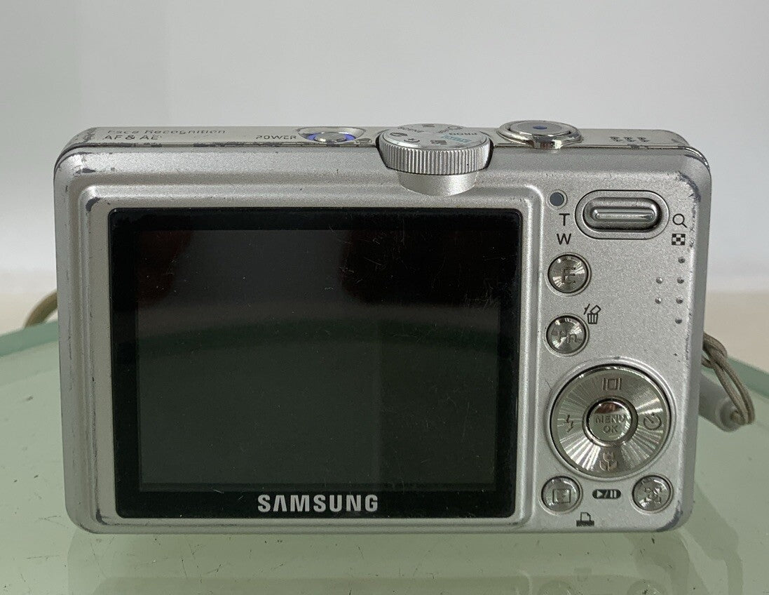 SAMSUNG L730 7.2 MEGA PIXEL DIGITAL CAMERA WITH CHARGER +2GB CARD TESTED - 2595
