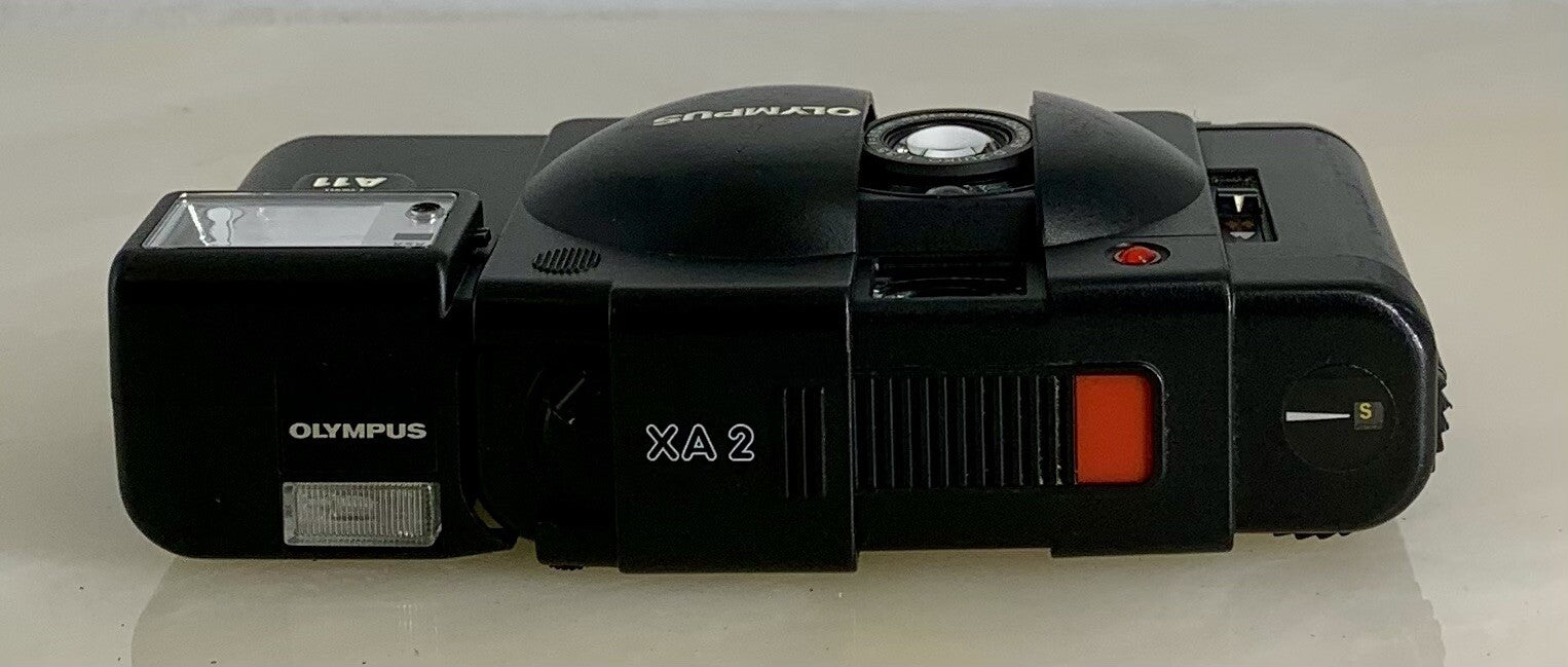 OLYMPUS XA2 Compact Camera 35mm Flash A11 D.ZUIKO 35mm f3.5 TESTED + Case 666