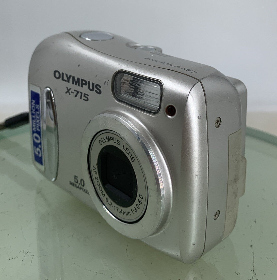 OLYMPUS X-715 5.0MP COMPACT DIGITAL CAMERA SILVER NOCARD NO CHARGER TESTED - 442
