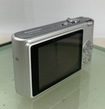 Panasonic LUMIX DMC-FX10 COMPACT DIGITAL CAMERA SILVER + CHARGER TESTED - 224