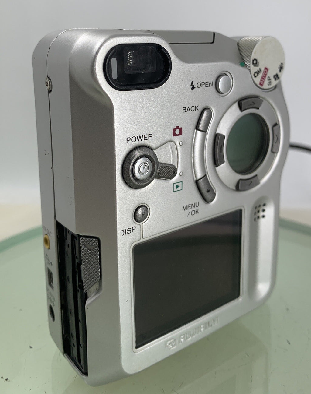 Fujifilm Finepix 6800 Zoom COMPACT DIGITAL CAMERA 64MB CARD - TESTED - 1020