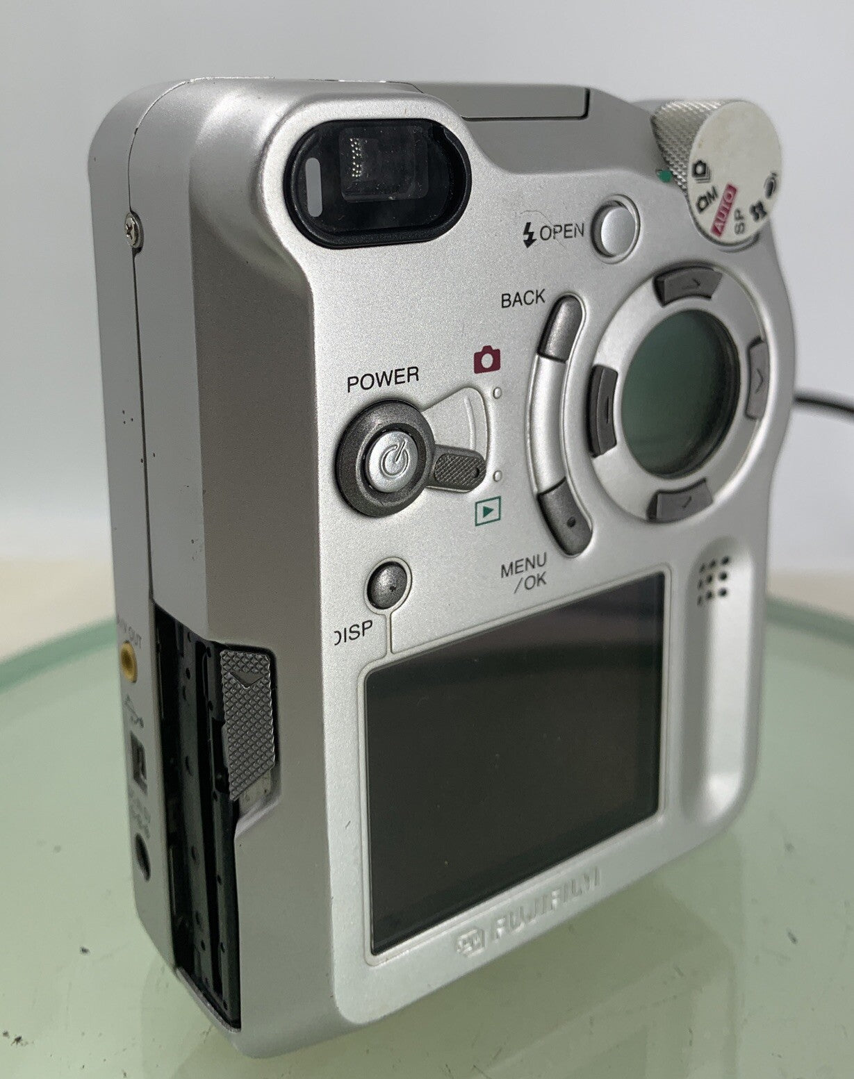 Fujifilm Finepix 6800 Zoom COMPACT DIGITAL CAMERA 64MB CARD - TESTED - 1020