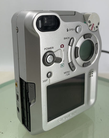 Fujifilm Finepix 6800 Zoom COMPACT DIGITAL CAMERA 64MB CARD - TESTED - 1020