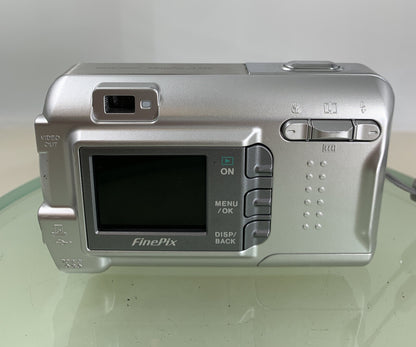 Fujifilm FINEPIX A340 DIGITAL CAMERA SILVER GOOD CONDITION - TESTED - 8894