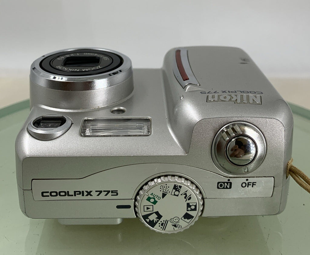 Vintage NIKON COOLPIX 775 2.0MP Digital Camera + CHARGER + COVER TESTED - 747