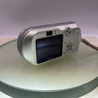 Sony Cybershot DSC-P200 7.2MP Compact Digital Camera Battery+Memory nocharger3234