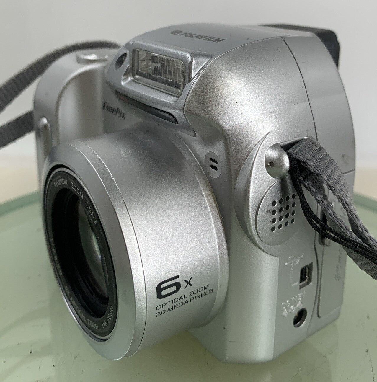 Fujifilm FinePix 2800 Zoom 2.0MP Compact Digital Camera NO CARD TESTED - 2502