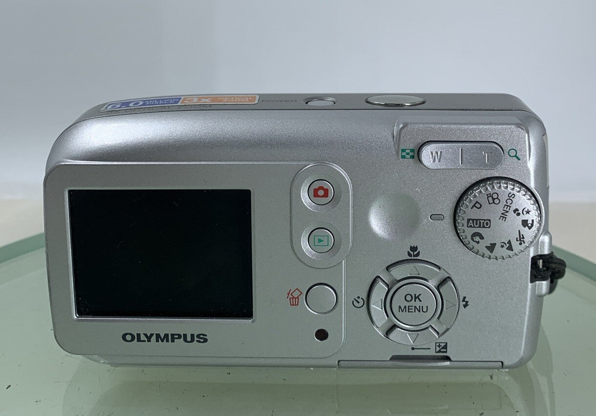 Olympus FE-120 6MP COMPACT DIGITAL CAMERA SILVER WITH COVER + WIRE TESTED - 465