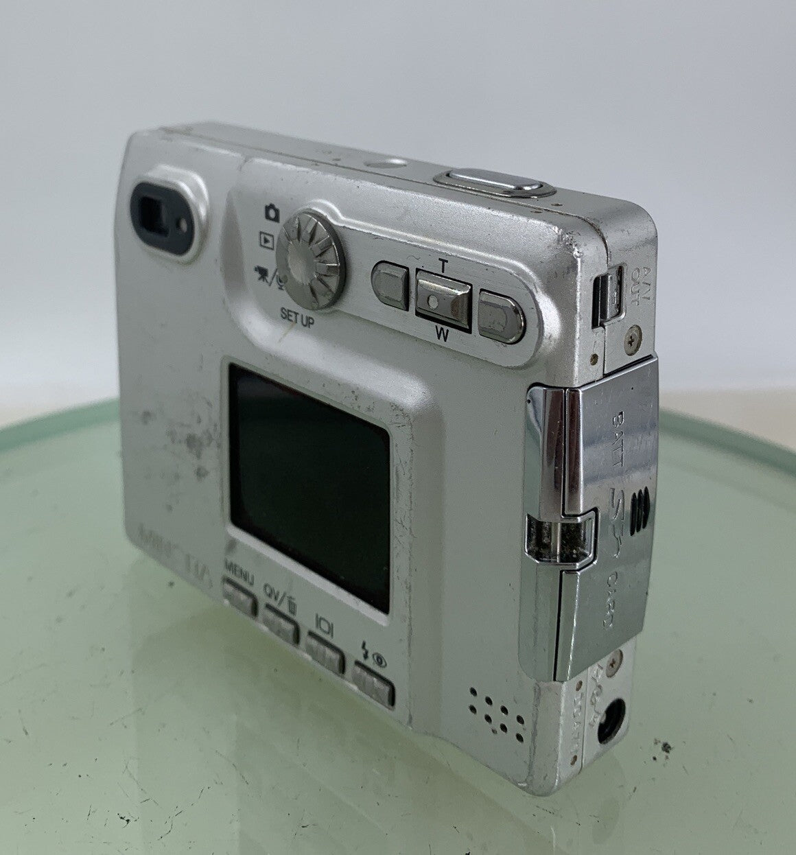 KONIKA MINOLTA DIMAGE XT CAMERA SILVER WITH BOX AND CHARGER - TESTED - 2936