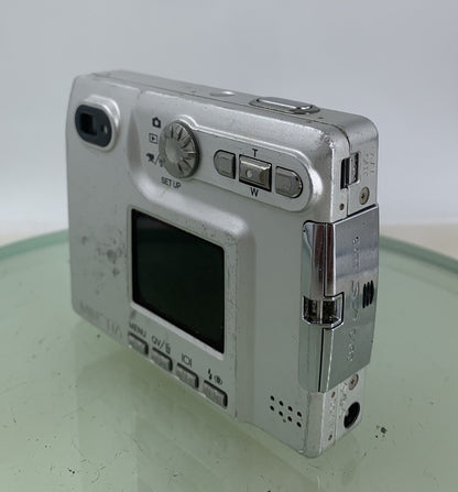 KONIKA MINOLTA DIMAGE XT CAMERA SILVER WITH BOX AND CHARGER - TESTED - 2936