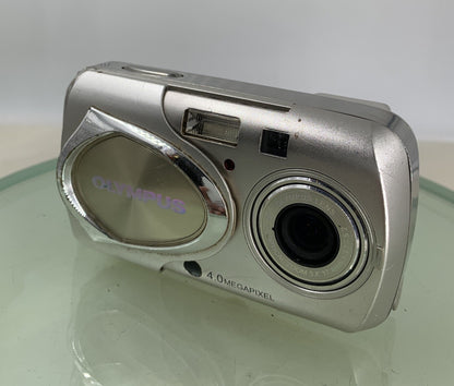 Olympus U MJU 400 COMPACT DIGITAL CAMERA WITH CHARGER SILVER  TESTED - 8991
