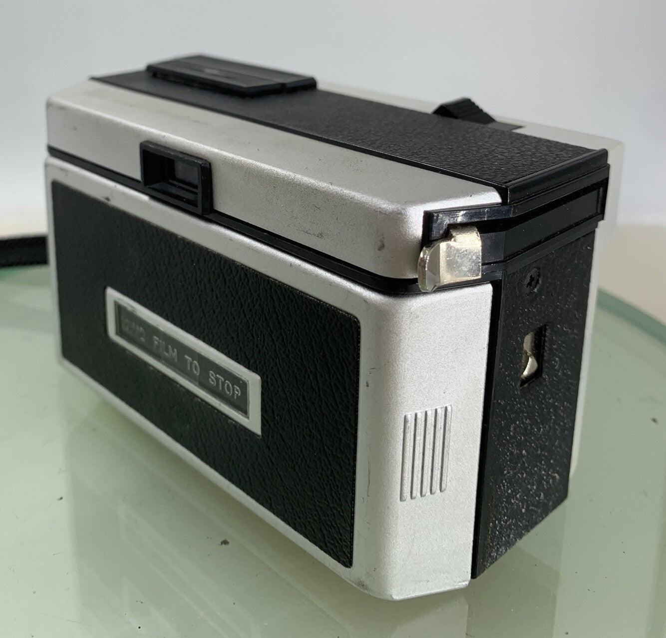 Kodak INSTAMATIC 200 VINTAGE FILM CAMERA WITH BLACK LEATHER CASE TESTED - 4126