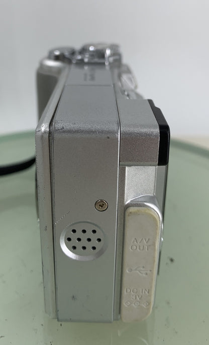 Fujifilm FINEPIX DIGITAL CAMERA E500 4.1MP Silver WITHOUT CHARGER - TESTED - 3153