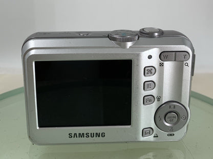Samsung S860 8.1MP COMPACT DIGITAL CAMERA SILVER WITH COVER TESTED - 2235