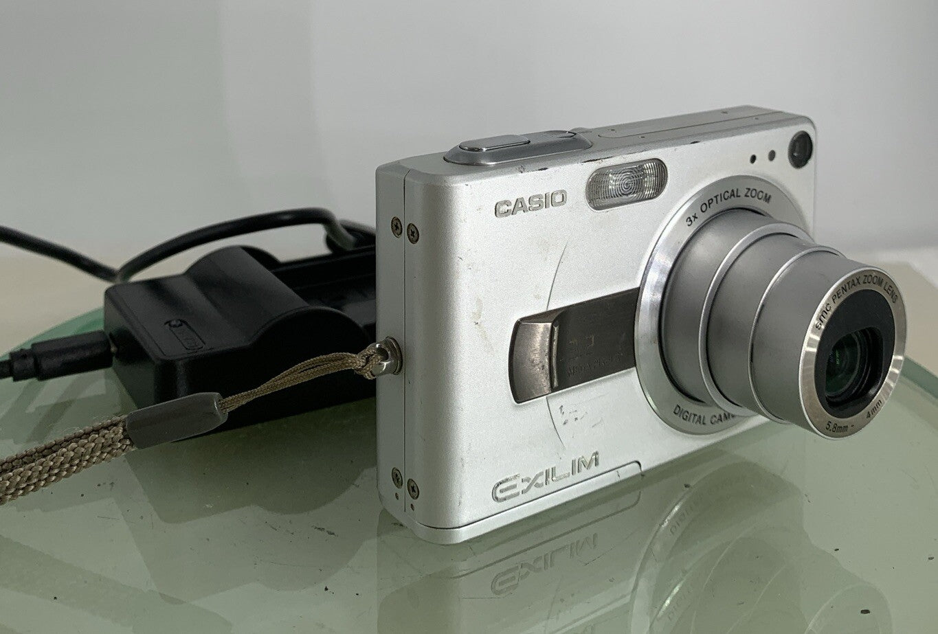 Casio Exilim EX-Z30 COMPACT DIGITAL CAMERA SILVER + CHARGER - TESTED - 9890