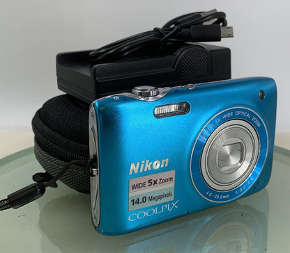 Nikon Coolpix S3100 DIGITAL CAMERA BLUE + COVER + WIRE + CHARGER - TESTED - 8710