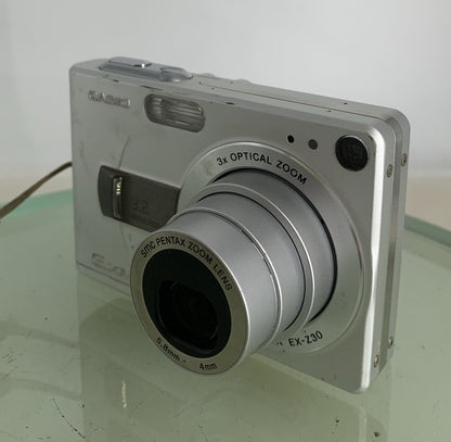 Casio Exilim EX-Z30 COMPACT DIGITAL CAMERA SILVER + CHARGER - TESTED - 9892