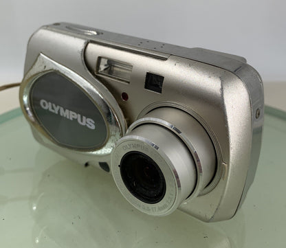 Olympus Mju-410 COMPACT DIGITAL CAMERA SILVER WITH CHARGER - TESTED - 9862