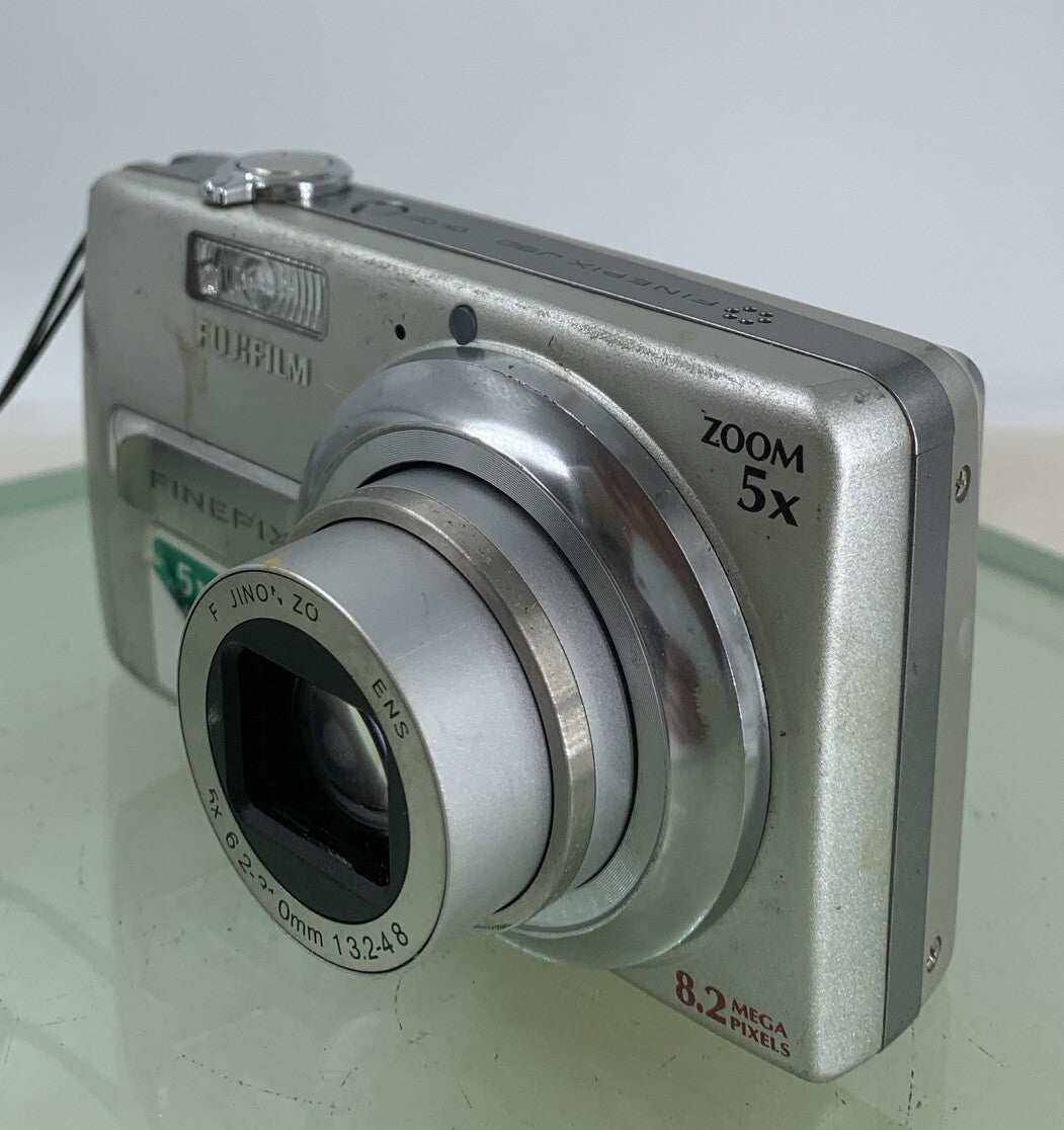 Fujifilm Digital Camera FinePix J50 8.2MP + CHARGER + COVER SILVER TESTED - 3632