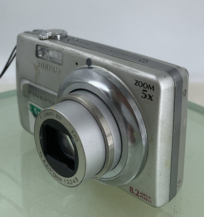 Fujifilm Digital Camera FinePix J50 8.2MP + CHARGER + COVER SILVER TESTED - 3632