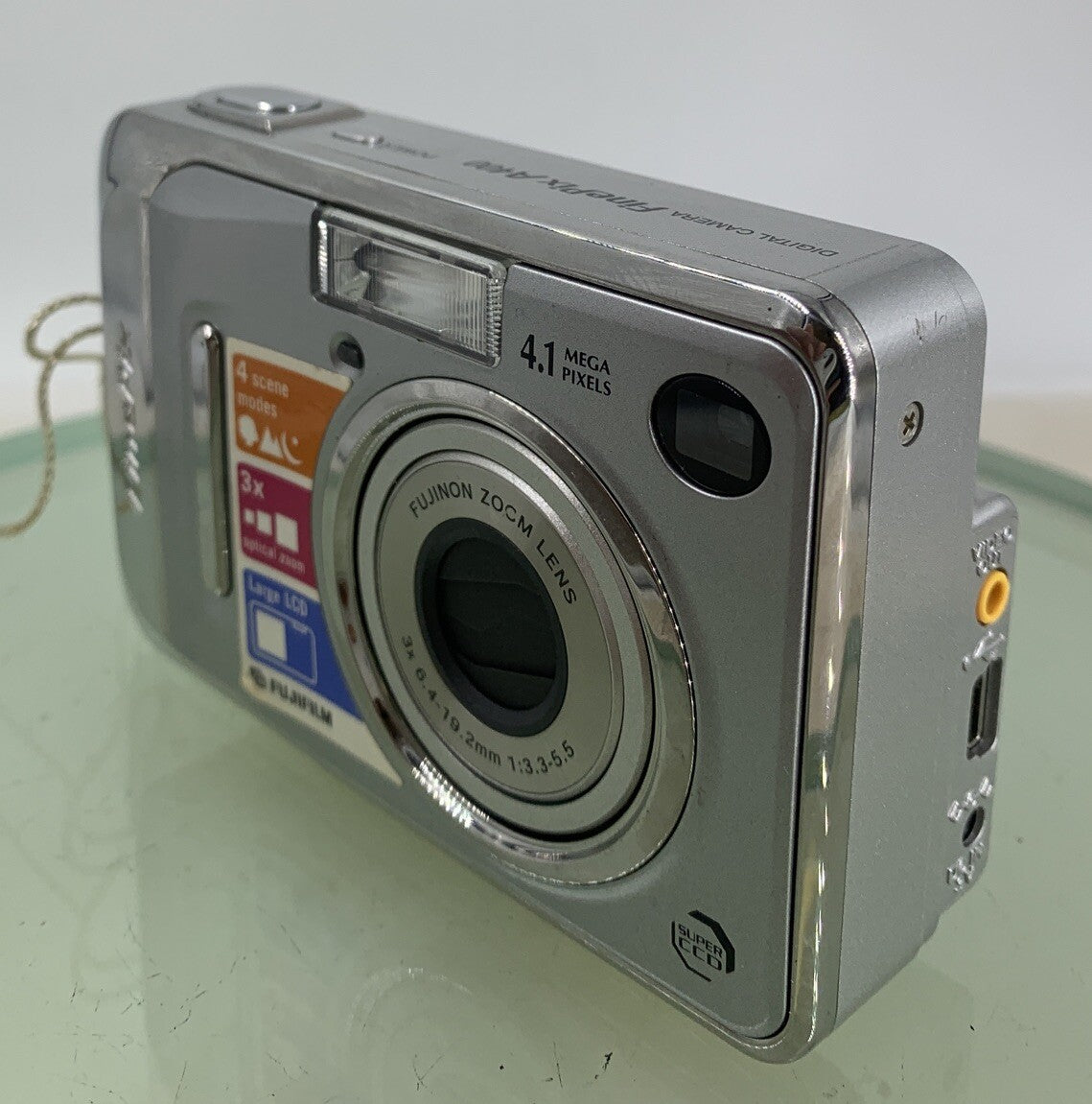 Fujifilm FINEPIX A400 COMPACT DIGITAL CAMERA SILVER 4.1 MP NO CARD- TESTED-3332