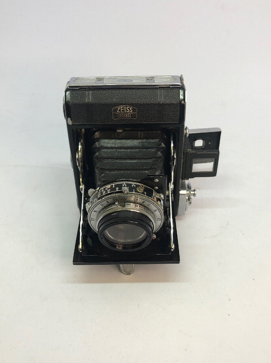 Zeiss Ikon Ikonta 521 1938-1954. Folding rollfilm camera.NOVAR 1:3.5 F=75mm 3311