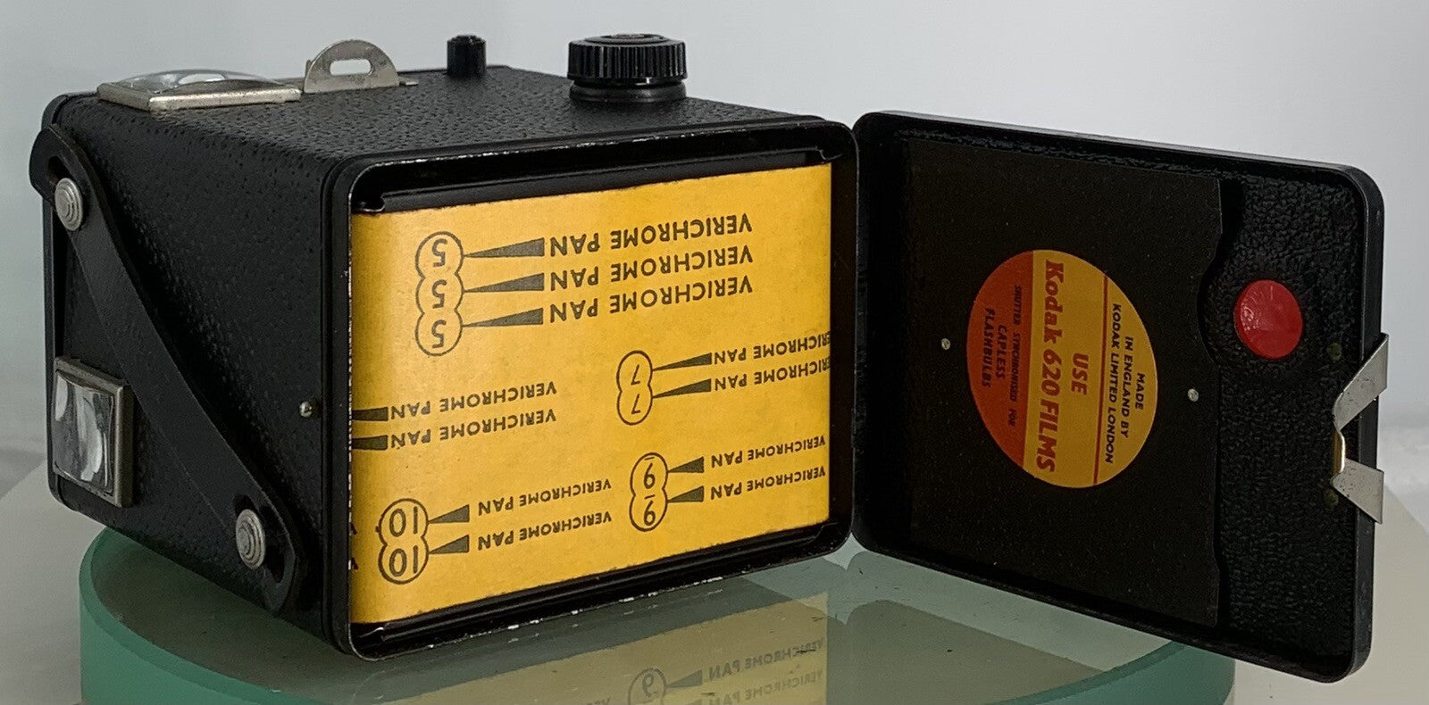 VINTAGE - KODAK - BROWNIE FLASH 2  BOX CAMERA-1950s-MADE IN ENGLAND+CASE#3497